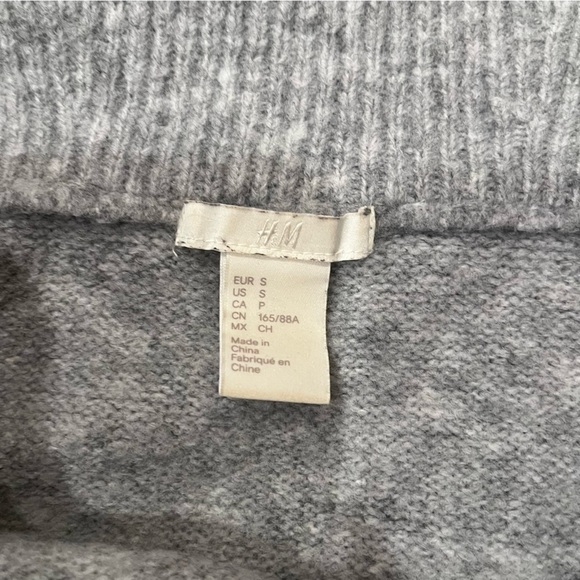 h&m gray fuzzy off shoulder fold over christmas sweater - Picture 4 of 7